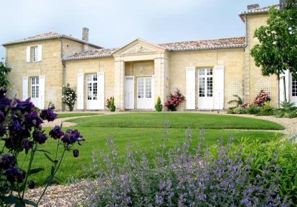 Chateau Belles Graves Bed & Breakfast Pomerols Exterior photo