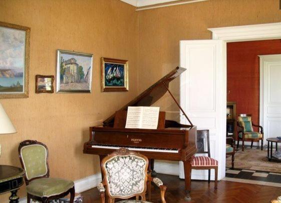 Chateau Belles Graves Bed & Breakfast Pomerols Exterior photo
