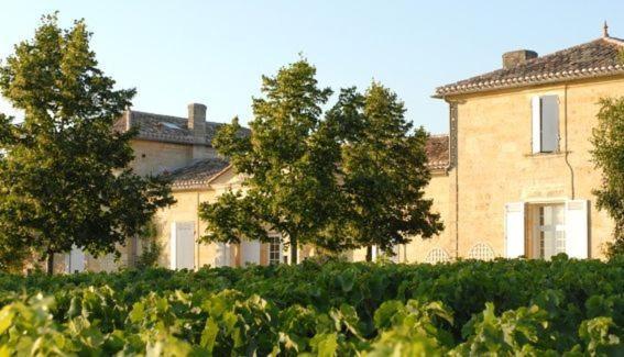 Chateau Belles Graves Bed & Breakfast Pomerols Exterior photo