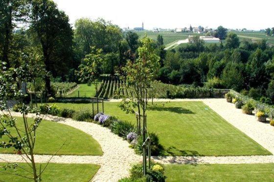 Chateau Belles Graves Bed & Breakfast Pomerols Exterior photo